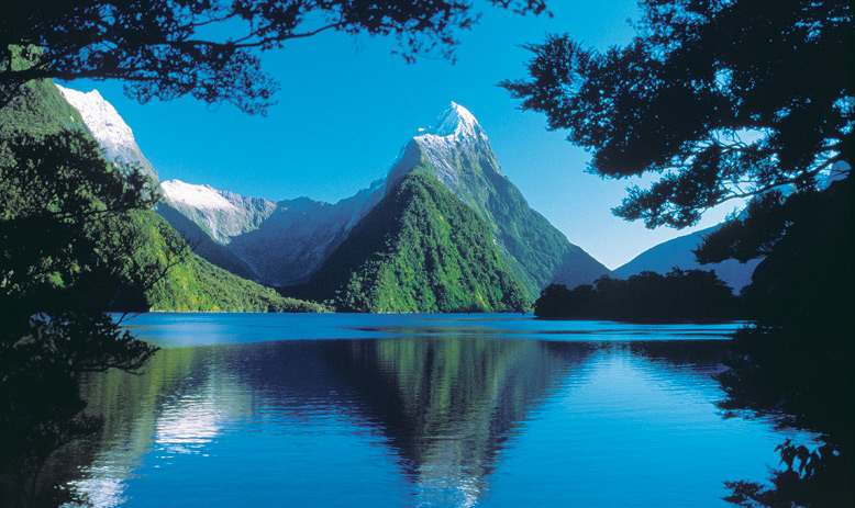 New Zealand_South Island_Milford Sound Lake and Mountains_APT_2065_LLR