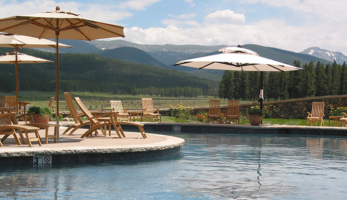 devils-thumb-ranch-pool_680x392