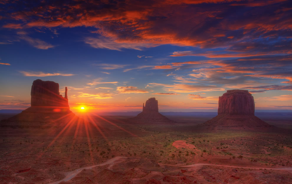 sunrise-navajo-nation-monument-valley
